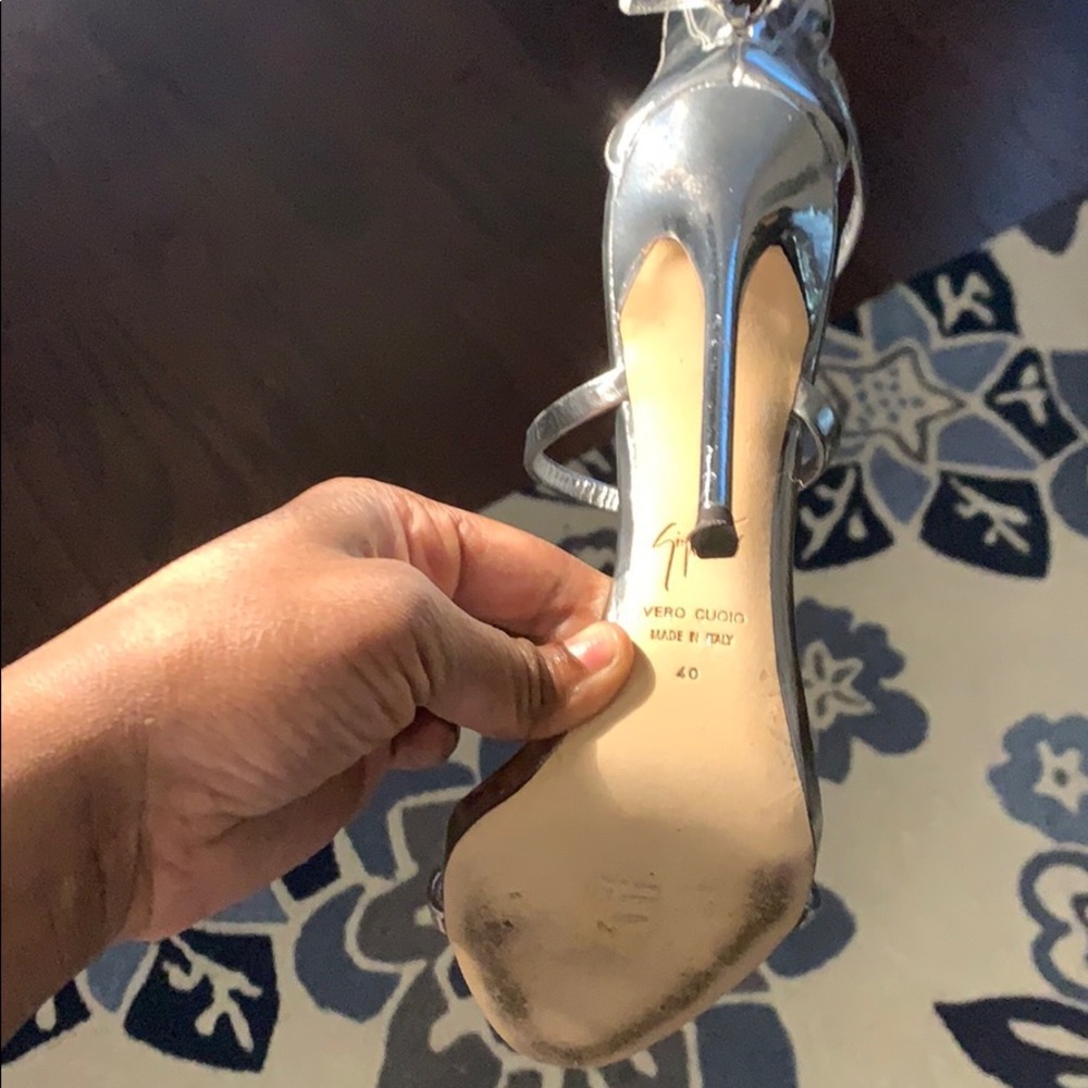 Silver heels - Picture 4 of 5